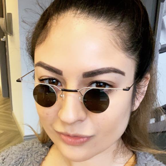 Meet your Posher, Zoila - Picture 1 of 1